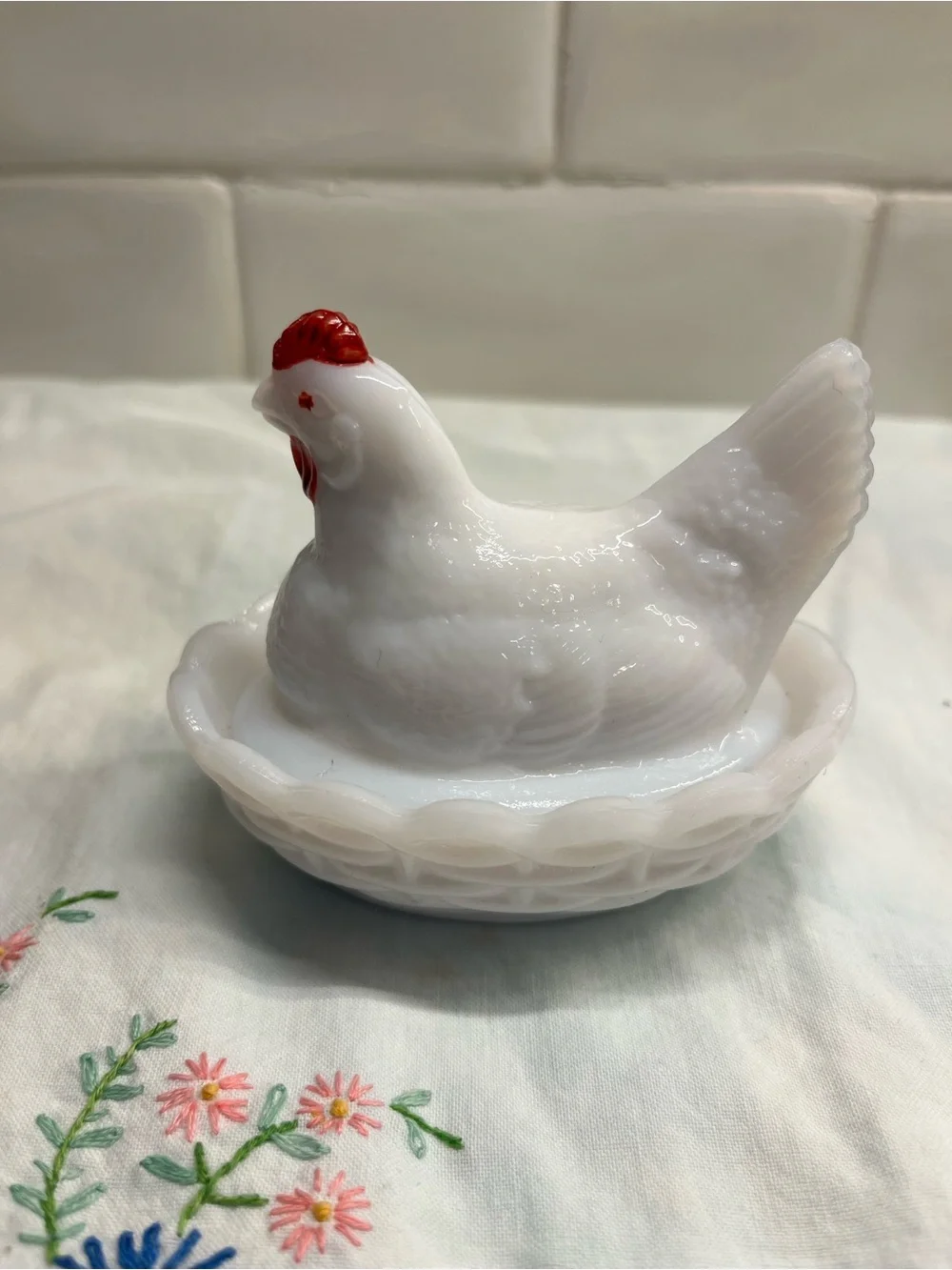 Small Vintage Westmoreland White Milk Glass Hen/Chicken On Nest Dish